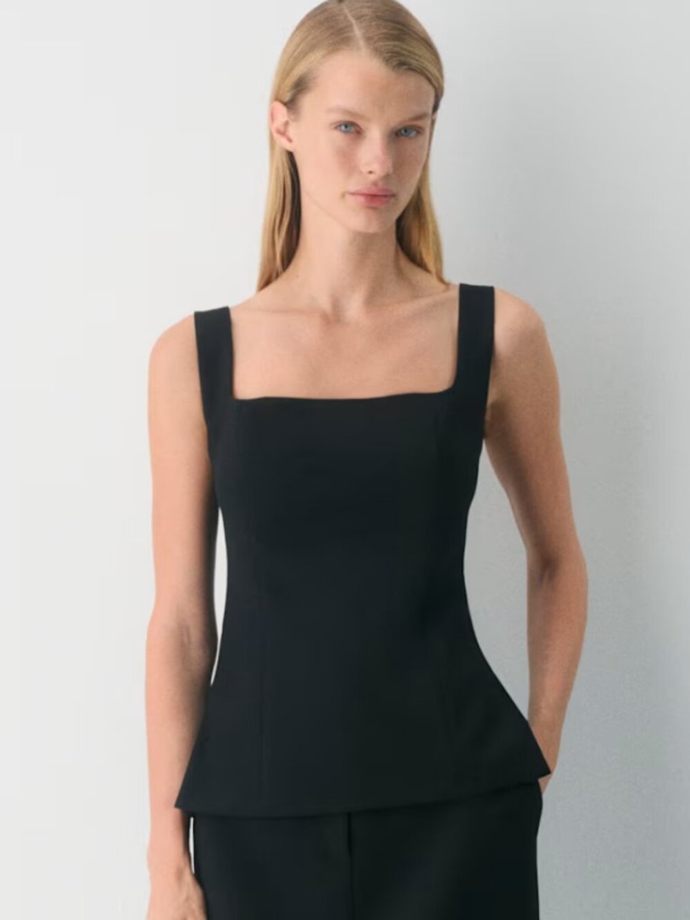 Aritzia Columnist Top Size Medium - Black